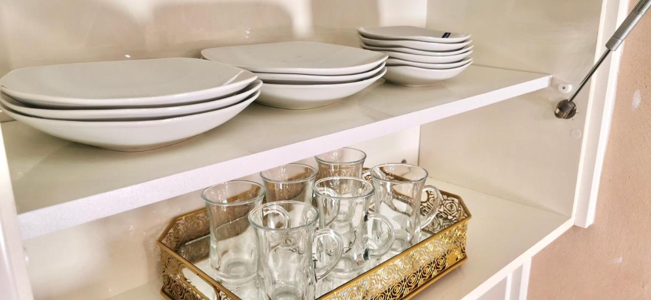 Stylish Apartment With Private Parking By The Marina Acre Luaran gambar